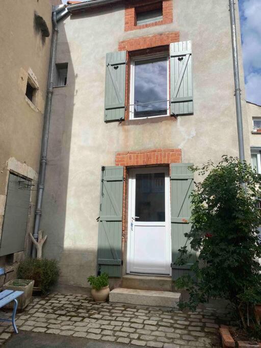 Petite Maison De Village Ebreuil Kültér fotó